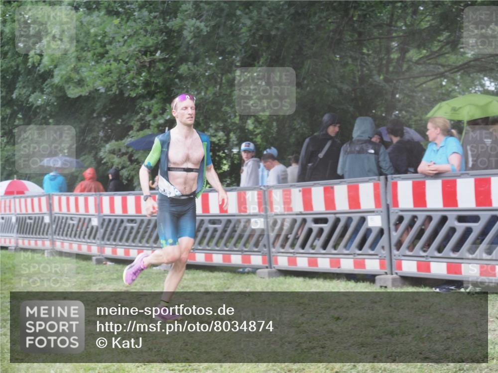 21.06.2025 - 27. Vierlanden-Triathlon KatJ http://msf.ph/oto/8034874 15.06.2025 13:49:51 Ziel 1138 meine-sportfotos.de