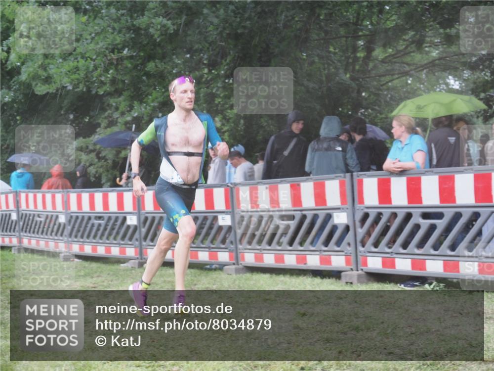 21.06.2025 - 27. Vierlanden-Triathlon KatJ http://msf.ph/oto/8034879 15.06.2025 13:49:51 Ziel 1138 meine-sportfotos.de