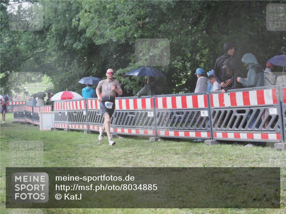 21.06.2025 - 27. Vierlanden-Triathlon KatJ http://msf.ph/oto/8034885 15.06.2025 13:50:05 Ziel 1102, 1126, 1160 meine-sportfotos.de