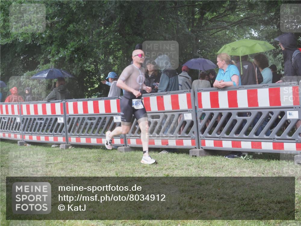 21.06.2025 - 27. Vierlanden-Triathlon KatJ http://msf.ph/oto/8034912 15.06.2025 13:50:06 Ziel 1102, 1126, 1160 meine-sportfotos.de
