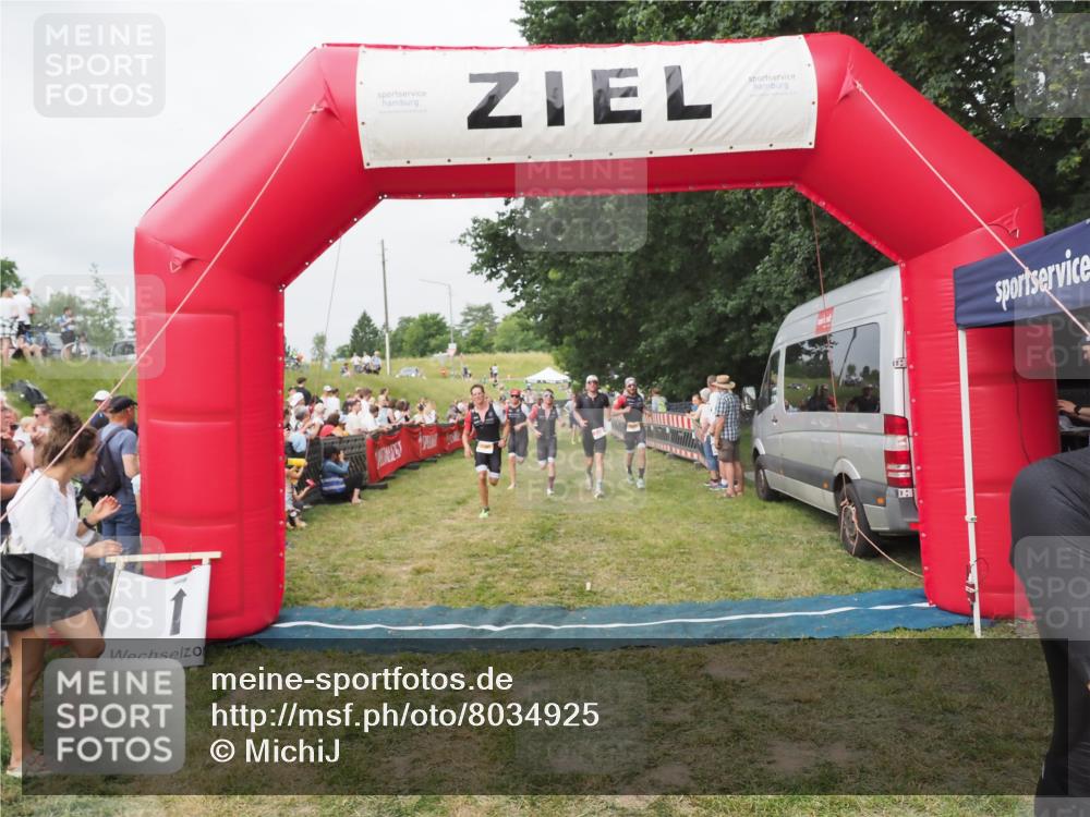 21.06.2025 - 27. Vierlanden-Triathlon MichiJ http://msf.ph/oto/8034925 15.06.2026 12:58:50 Ziel 111, 122, 662, 995, 996, 997, 998, 1010, 1011, 1012 meine-sportfotos.de