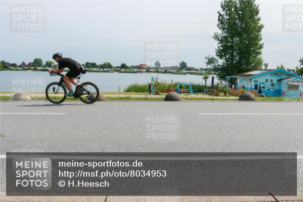 21.06.2025 - 27. Vierlanden-Triathlon H.Heesch http://msf.ph/oto/8034953 15.06.2025 11:43:16 Radfahren 681, 741, 810 meine-sportfotos.de
