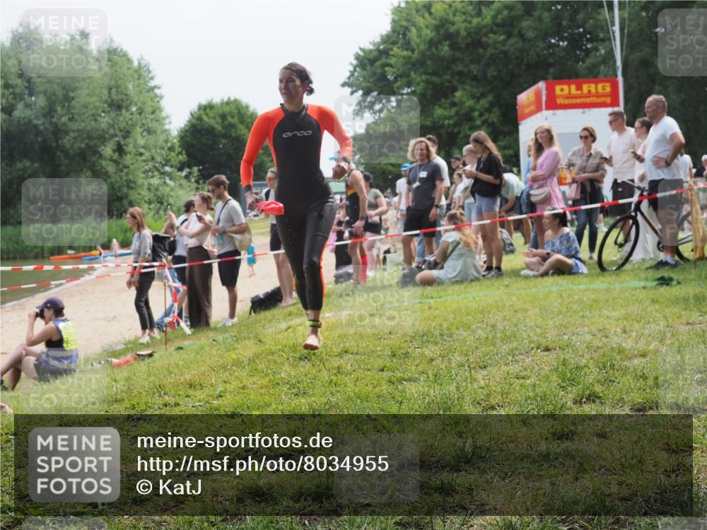 15.06.2025 - 27. Vierlanden-Triathlon KatJ http://msf.ph/oto/8034955 15.06.2025 11:19:24 Schwimmen 878, 901, 923 meine-sportfotos.de