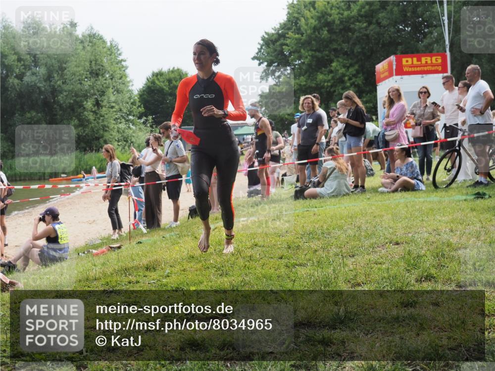 15.06.2025 - 27. Vierlanden-Triathlon KatJ http://msf.ph/oto/8034965 15.06.2025 11:19:24 Schwimmen 878, 901, 923 meine-sportfotos.de