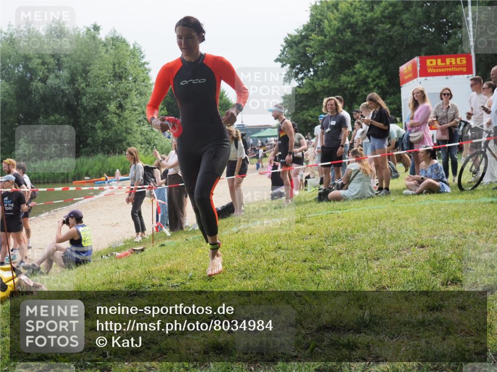 15.06.2025 - 27. Vierlanden-Triathlon KatJ http://msf.ph/oto/8034984 15.06.2025 11:19:25 Schwimmen 875, 878, 901, 923 meine-sportfotos.de