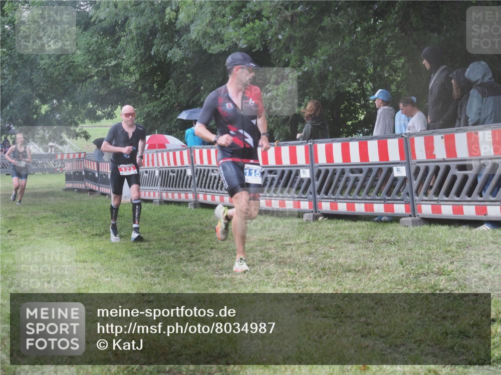 21.06.2025 - 27. Vierlanden-Triathlon KatJ http://msf.ph/oto/8034987 15.06.2025 13:50:29 Ziel 123, 933, 1157 meine-sportfotos.de