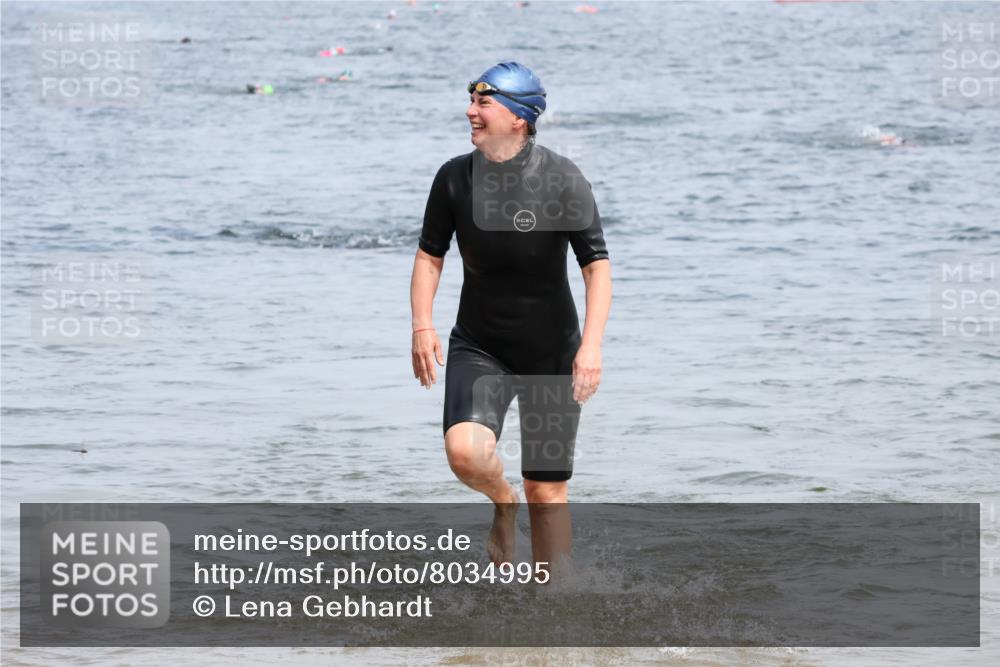 15.06.2025 - 27. Vierlanden-Triathlon Lena Gebhardt http://msf.ph/oto/8034995 15.06.2025 11:20:51 Schwimmen 879, 892, 918, 924, 936, 941, 965 meine-sportfotos.de