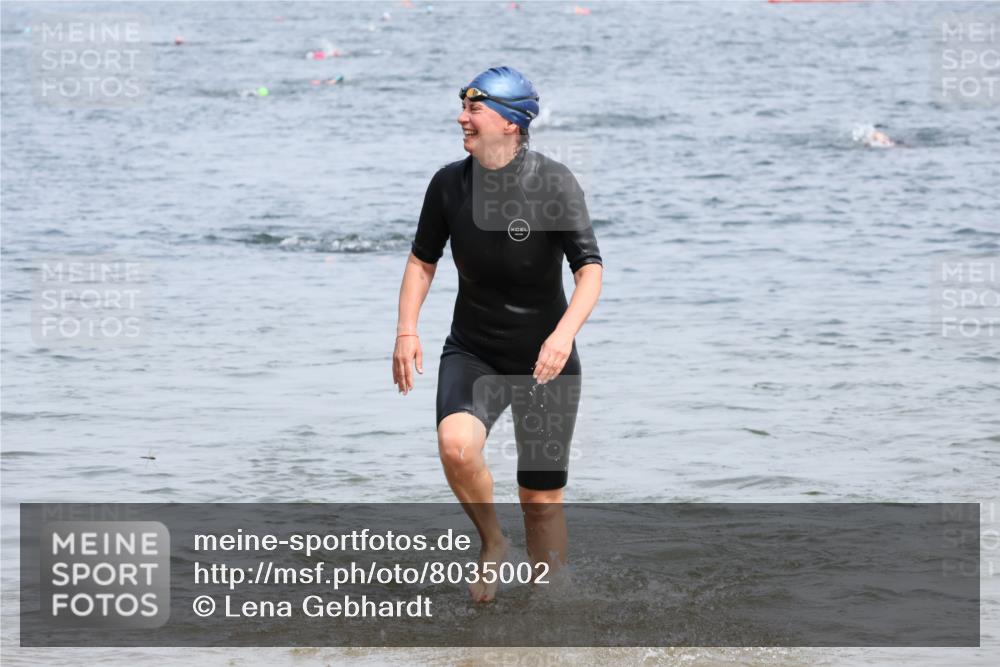 15.06.2025 - 27. Vierlanden-Triathlon Lena Gebhardt http://msf.ph/oto/8035002 15.06.2025 11:20:51 Schwimmen 879, 892, 918, 924, 936, 941, 965 meine-sportfotos.de