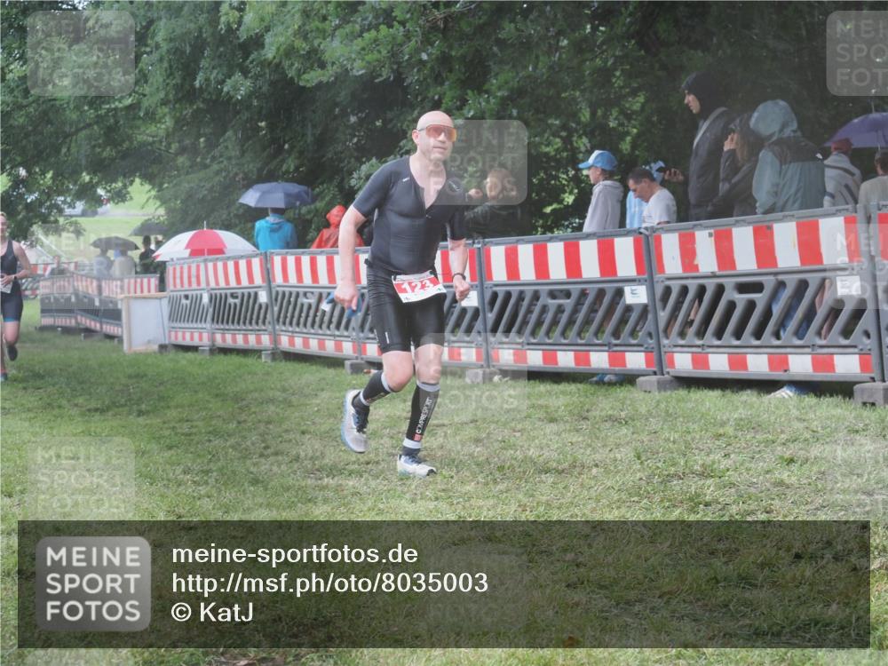 21.06.2025 - 27. Vierlanden-Triathlon KatJ http://msf.ph/oto/8035003 15.06.2025 13:50:30 Ziel 123, 933, 1101, 1157 meine-sportfotos.de