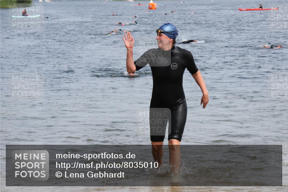 15.06.2025 - 27. Vierlanden-Triathlon Lena Gebhardt http://msf.ph/oto/8035010 15.06.2025 11:20:52 Schwimmen 879, 892, 918, 924, 936, 941, 965 meine-sportfotos.de