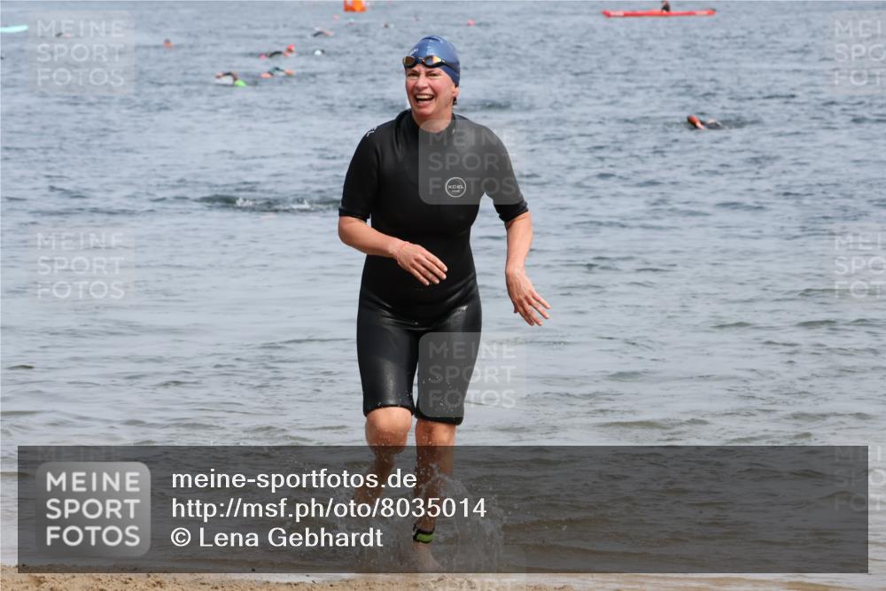 15.06.2025 - 27. Vierlanden-Triathlon Lena Gebhardt http://msf.ph/oto/8035014 15.06.2025 11:20:53 Schwimmen 892, 918, 924, 936, 965 meine-sportfotos.de