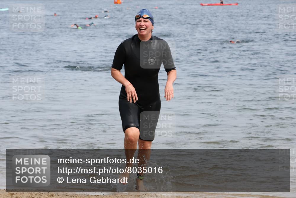 15.06.2025 - 27. Vierlanden-Triathlon Lena Gebhardt http://msf.ph/oto/8035016 15.06.2025 11:20:53 Schwimmen 892, 918, 924, 936, 965 meine-sportfotos.de