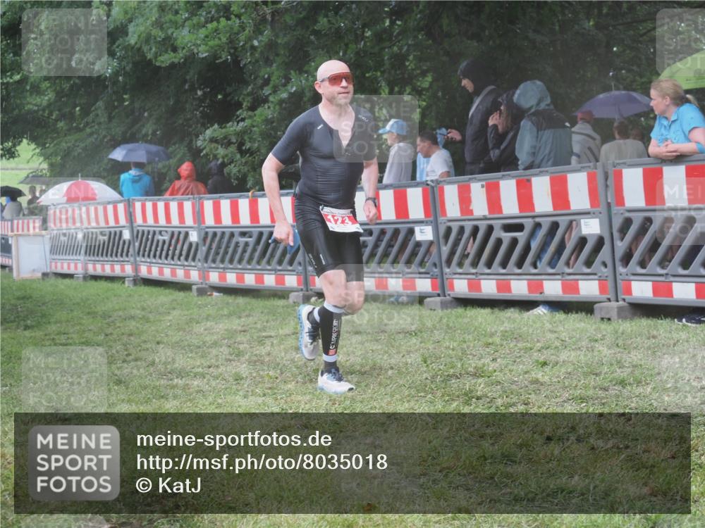 21.06.2025 - 27. Vierlanden-Triathlon KatJ http://msf.ph/oto/8035018 15.06.2025 13:50:31 Ziel 123, 933, 1101 meine-sportfotos.de