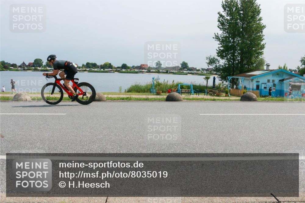 21.06.2025 - 27. Vierlanden-Triathlon H.Heesch http://msf.ph/oto/8035019 15.06.2025 11:43:26 Radfahren 727, 747 meine-sportfotos.de