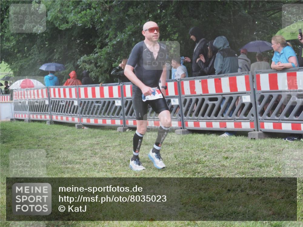 21.06.2025 - 27. Vierlanden-Triathlon KatJ http://msf.ph/oto/8035023 15.06.2025 13:50:31 Ziel 123, 933, 1101 meine-sportfotos.de