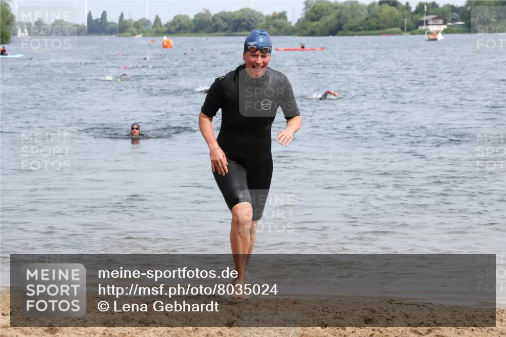 15.06.2025 - 27. Vierlanden-Triathlon Lena Gebhardt http://msf.ph/oto/8035024 15.06.2025 11:20:54 Schwimmen 892, 918, 936, 965 meine-sportfotos.de
