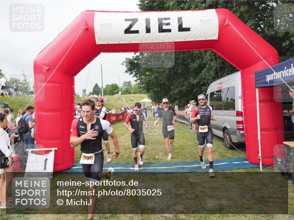 21.06.2025 - 27. Vierlanden-Triathlon MichiJ http://msf.ph/oto/8035025 15.06.2026 12:58:52 Ziel 122, 662, 995, 996, 997, 998, 1010, 1011, 1012, 1013 meine-sportfotos.de