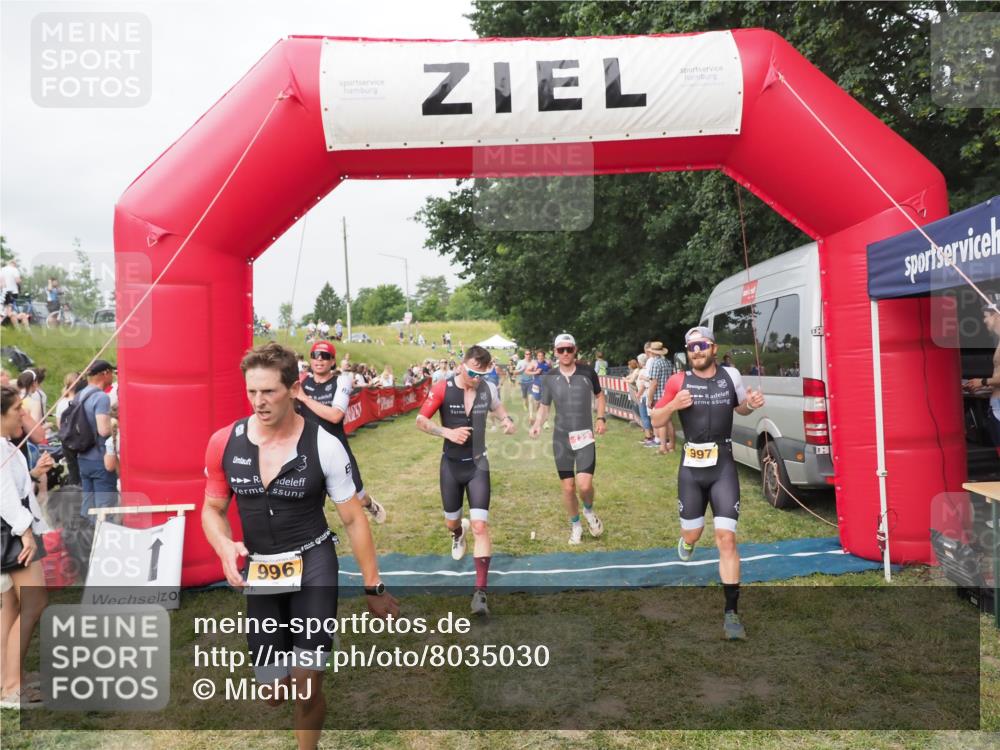 21.06.2025 - 27. Vierlanden-Triathlon MichiJ http://msf.ph/oto/8035030 15.06.2026 12:58:52 Ziel 122, 662, 995, 996, 997, 998, 1010, 1011, 1012, 1013 meine-sportfotos.de