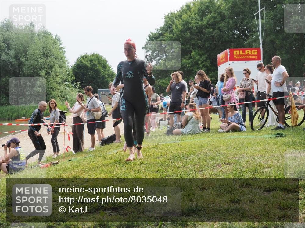 15.06.2025 - 27. Vierlanden-Triathlon KatJ http://msf.ph/oto/8035048 15.06.2025 11:19:29 Schwimmen 875, 878, 901, 923 meine-sportfotos.de