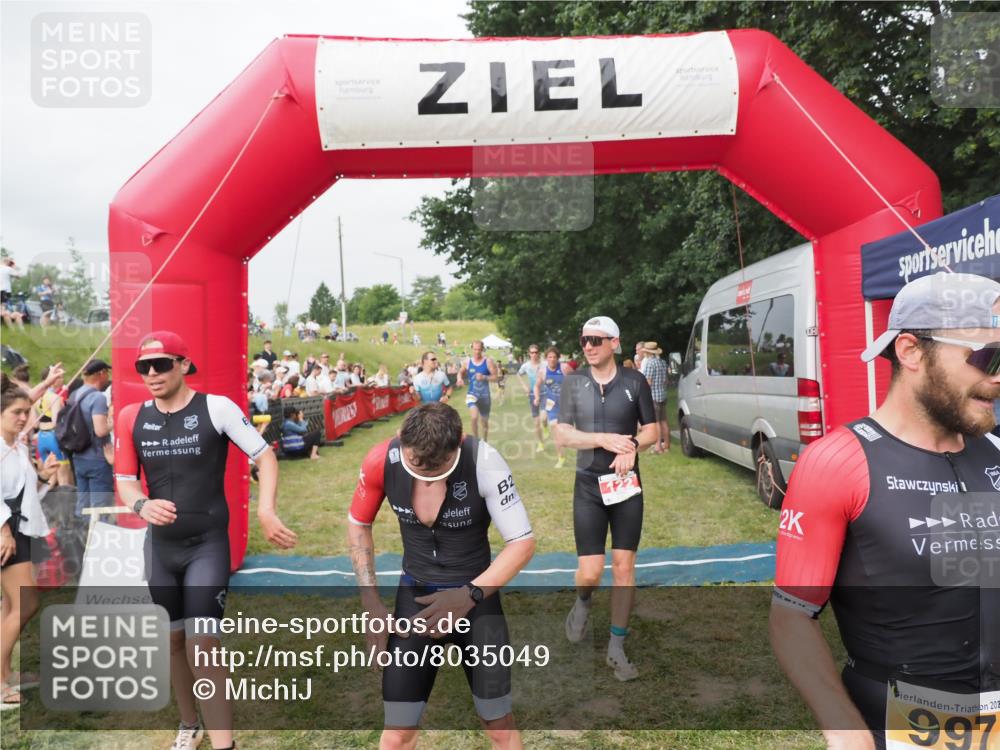 21.06.2025 - 27. Vierlanden-Triathlon MichiJ http://msf.ph/oto/8035049 15.06.2026 12:58:53 Ziel 122, 662, 995, 996, 997, 998, 1010, 1011, 1012, 1013, 1038 meine-sportfotos.de