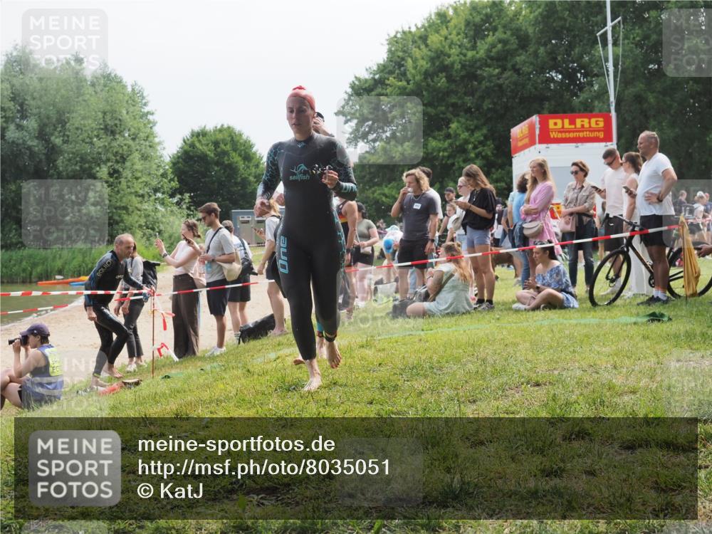 15.06.2025 - 27. Vierlanden-Triathlon KatJ http://msf.ph/oto/8035051 15.06.2025 11:19:30 Schwimmen 875, 878, 895, 901, 923 meine-sportfotos.de