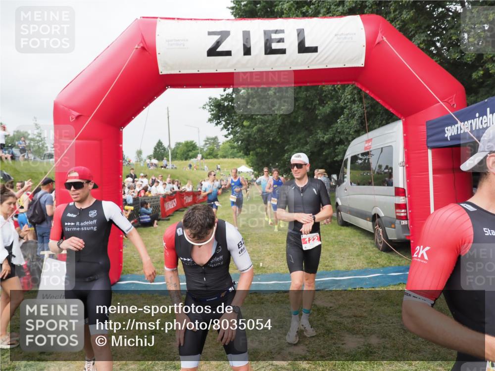 21.06.2025 - 27. Vierlanden-Triathlon MichiJ http://msf.ph/oto/8035054 15.06.2026 12:58:53 Ziel 122, 662, 995, 996, 997, 998, 1010, 1011, 1012, 1013, 1038 meine-sportfotos.de