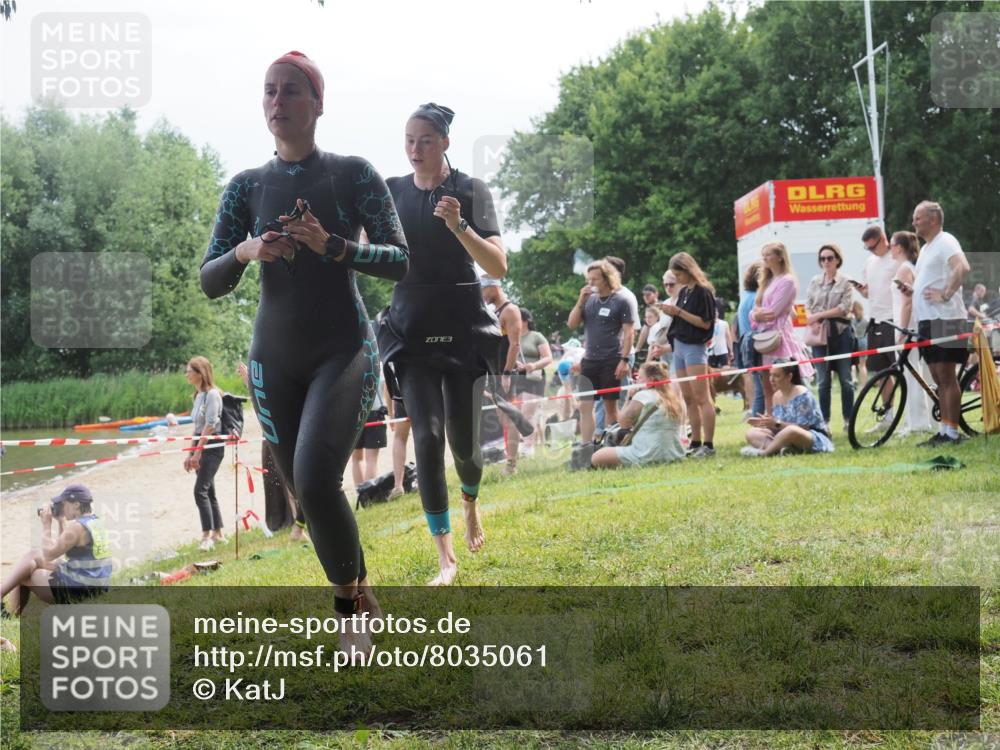 15.06.2025 - 27. Vierlanden-Triathlon KatJ http://msf.ph/oto/8035061 15.06.2025 11:19:30 Schwimmen 875, 878, 895, 901, 923 meine-sportfotos.de