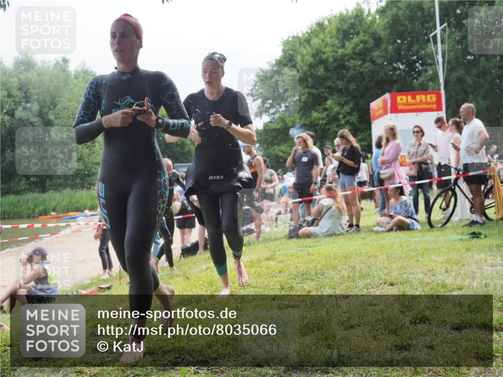 15.06.2025 - 27. Vierlanden-Triathlon KatJ http://msf.ph/oto/8035066 15.06.2025 11:19:30 Schwimmen 875, 878, 895, 901, 923 meine-sportfotos.de