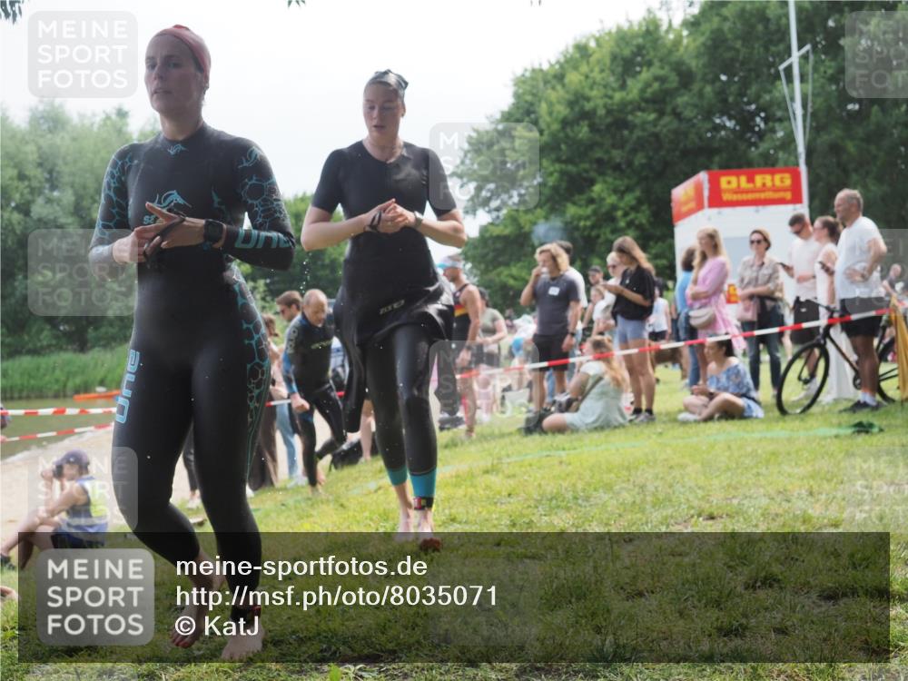 15.06.2025 - 27. Vierlanden-Triathlon KatJ http://msf.ph/oto/8035071 15.06.2025 11:19:31 Schwimmen 875, 878, 895, 901, 923 meine-sportfotos.de