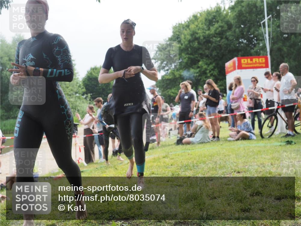 15.06.2025 - 27. Vierlanden-Triathlon KatJ http://msf.ph/oto/8035074 15.06.2025 11:19:31 Schwimmen 875, 878, 895, 901, 923 meine-sportfotos.de