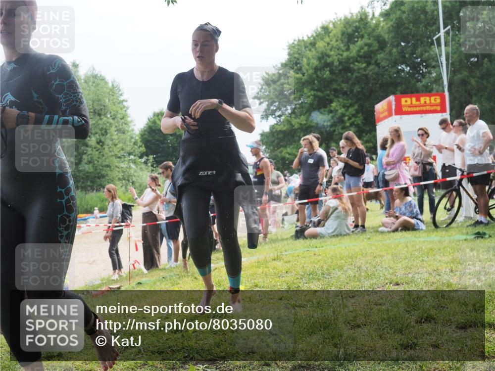 15.06.2025 - 27. Vierlanden-Triathlon KatJ http://msf.ph/oto/8035080 15.06.2025 11:19:31 Schwimmen 875, 878, 895, 901, 923 meine-sportfotos.de