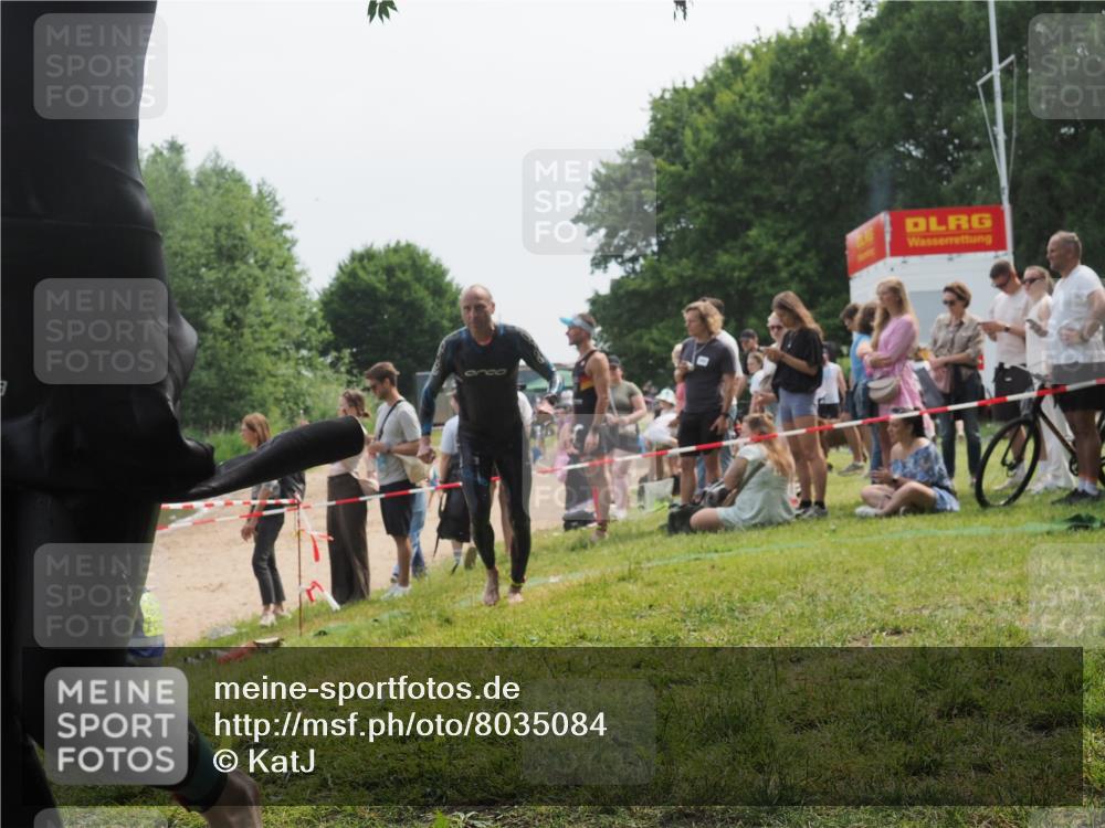 15.06.2025 - 27. Vierlanden-Triathlon KatJ http://msf.ph/oto/8035084 15.06.2025 11:19:32 Schwimmen 875, 878, 895, 923 meine-sportfotos.de