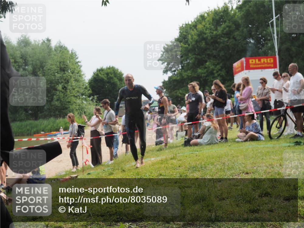 15.06.2025 - 27. Vierlanden-Triathlon KatJ http://msf.ph/oto/8035089 15.06.2025 11:19:32 Schwimmen 875, 878, 895, 923 meine-sportfotos.de