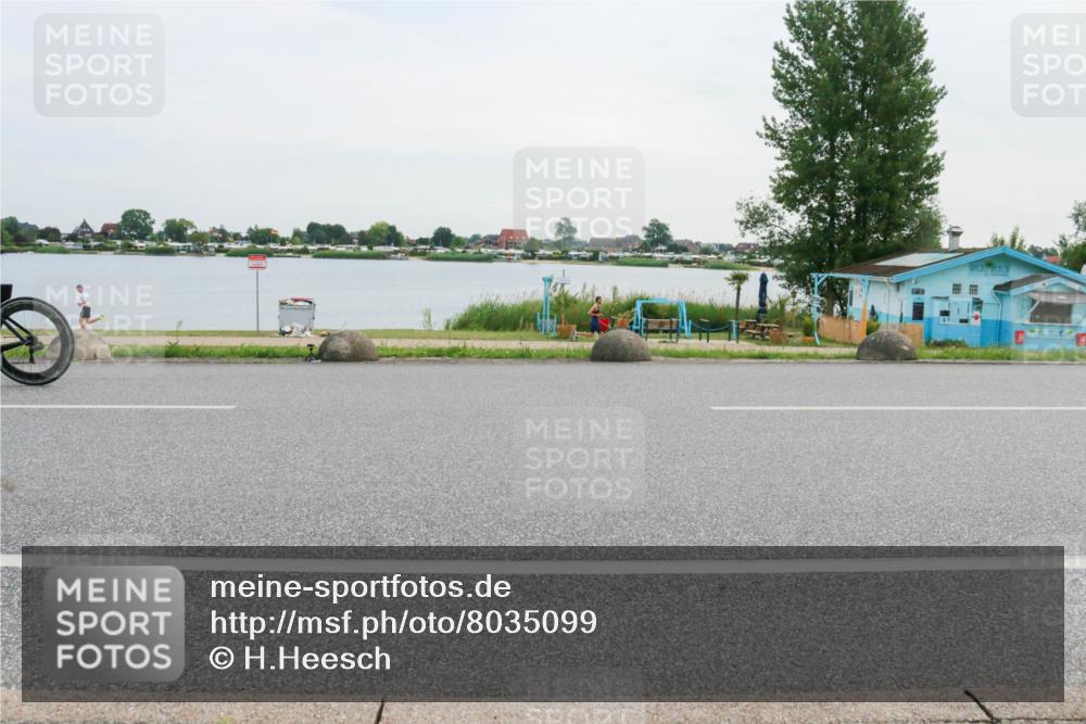 15.06.2025 - 27. Vierlanden-Triathlon H.Heesch http://msf.ph/oto/8035099 15.06.2025 10:44:20 Radfahren 235, 392 meine-sportfotos.de