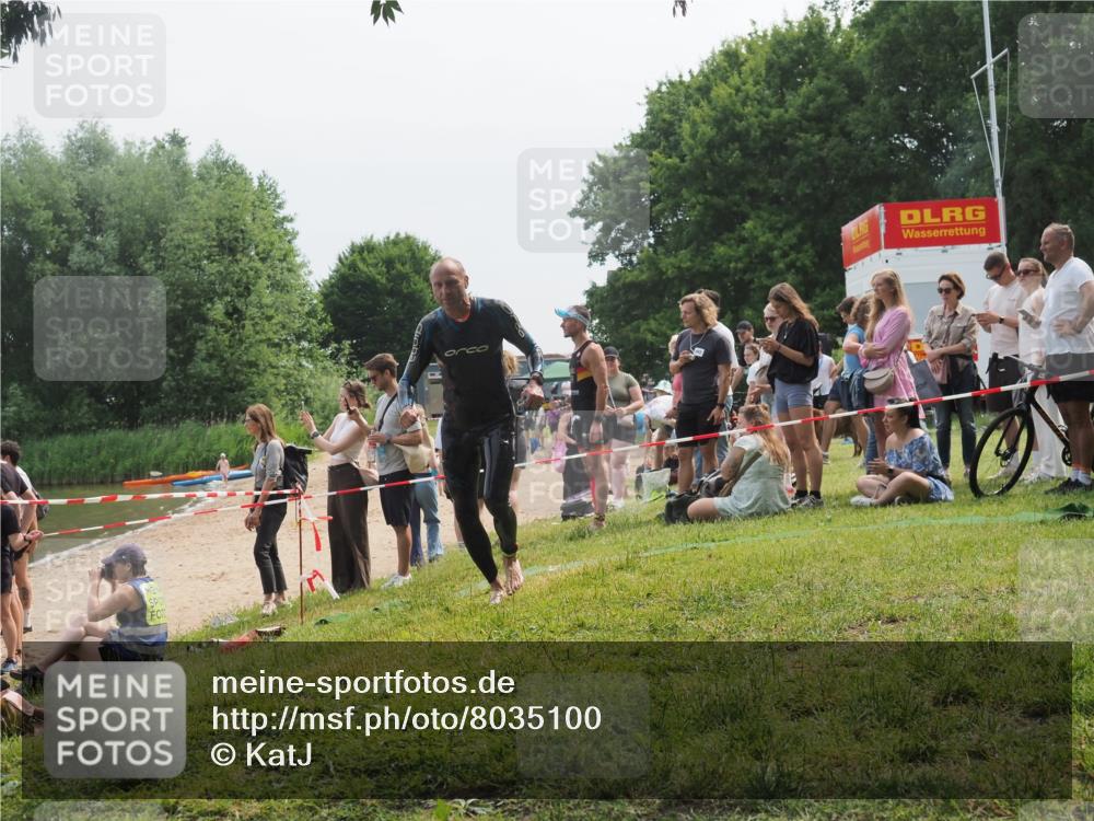 15.06.2025 - 27. Vierlanden-Triathlon KatJ http://msf.ph/oto/8035100 15.06.2025 11:19:32 Schwimmen 875, 878, 895, 923 meine-sportfotos.de