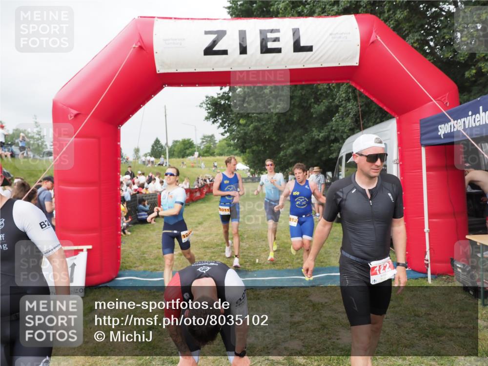 21.06.2025 - 27. Vierlanden-Triathlon MichiJ http://msf.ph/oto/8035102 15.06.2026 12:58:54 Ziel 122, 662, 995, 996, 997, 998, 1010, 1011, 1012, 1013, 1038 meine-sportfotos.de