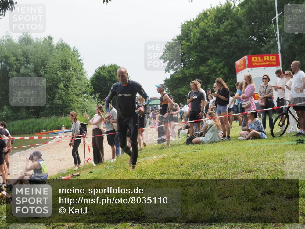 15.06.2025 - 27. Vierlanden-Triathlon KatJ http://msf.ph/oto/8035110 15.06.2025 11:19:32 Schwimmen 875, 878, 895, 923 meine-sportfotos.de