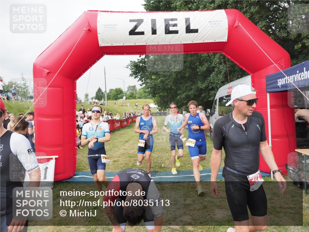 21.06.2025 - 27. Vierlanden-Triathlon MichiJ http://msf.ph/oto/8035113 15.06.2026 12:58:55 Ziel 122, 662, 995, 996, 997, 998, 1010, 1011, 1012, 1013, 1038 meine-sportfotos.de