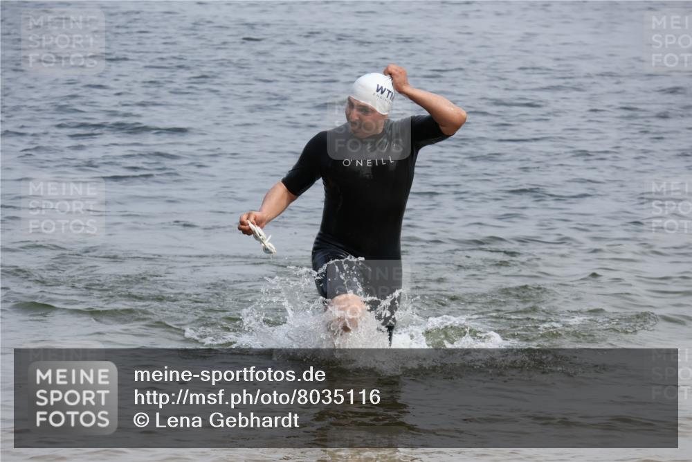 15.06.2025 - 27. Vierlanden-Triathlon Lena Gebhardt http://msf.ph/oto/8035116 15.06.2025 11:21:21 Schwimmen 929, 931, 967 meine-sportfotos.de