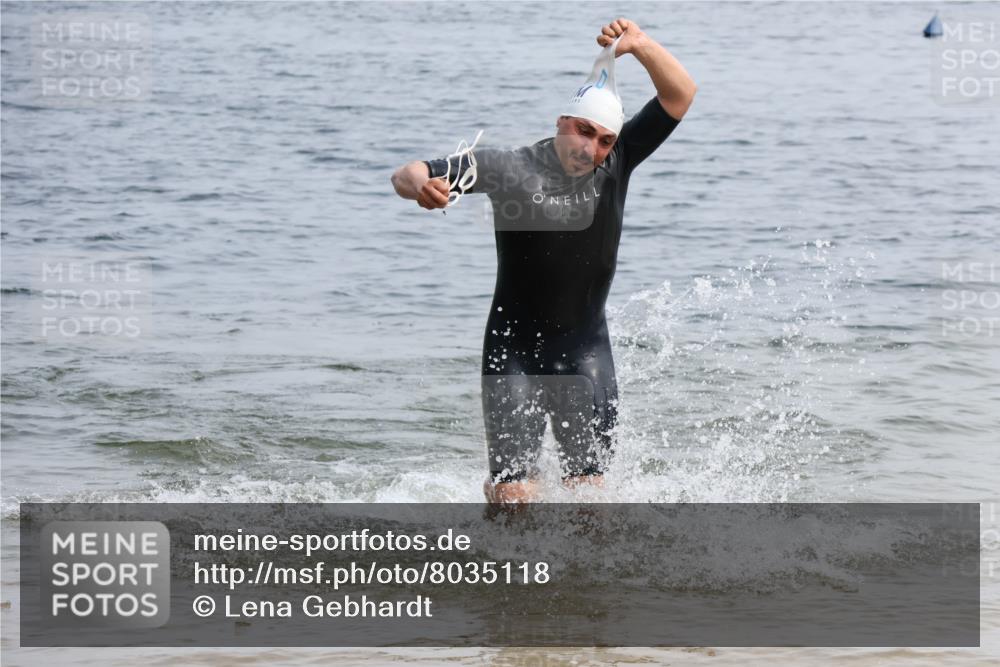 15.06.2025 - 27. Vierlanden-Triathlon Lena Gebhardt http://msf.ph/oto/8035118 15.06.2025 11:21:21 Schwimmen 929, 931, 967 meine-sportfotos.de