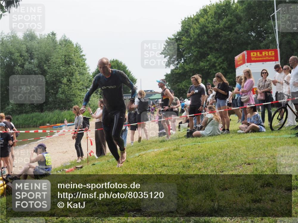 15.06.2025 - 27. Vierlanden-Triathlon KatJ http://msf.ph/oto/8035120 15.06.2025 11:19:33 Schwimmen 875, 878, 895, 923 meine-sportfotos.de