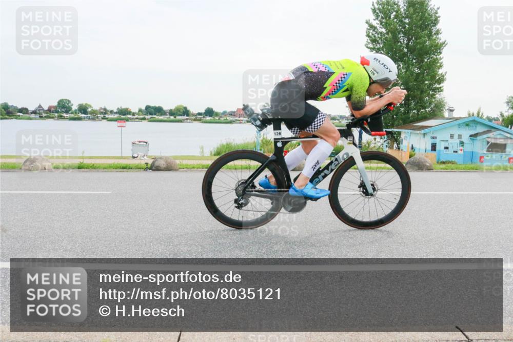 15.06.2025 - 27. Vierlanden-Triathlon H.Heesch http://msf.ph/oto/8035121 15.06.2025 10:44:27 Radfahren 126, 235, 384, 388 meine-sportfotos.de