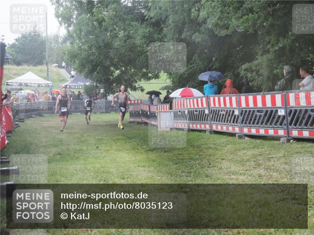 21.06.2025 - 27. Vierlanden-Triathlon KatJ http://msf.ph/oto/8035123 15.06.2025 13:50:48 Ziel 1098, 1108, 1120, 1132, 1134, 1136 meine-sportfotos.de