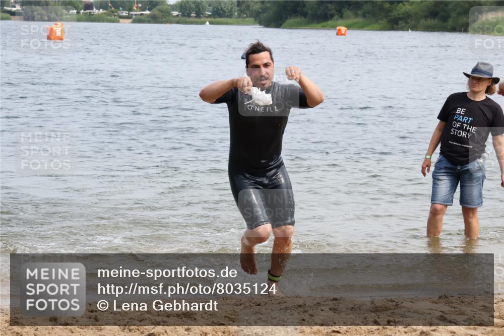15.06.2025 - 27. Vierlanden-Triathlon Lena Gebhardt http://msf.ph/oto/8035124 15.06.2025 11:21:23 Schwimmen 929, 931, 967 meine-sportfotos.de