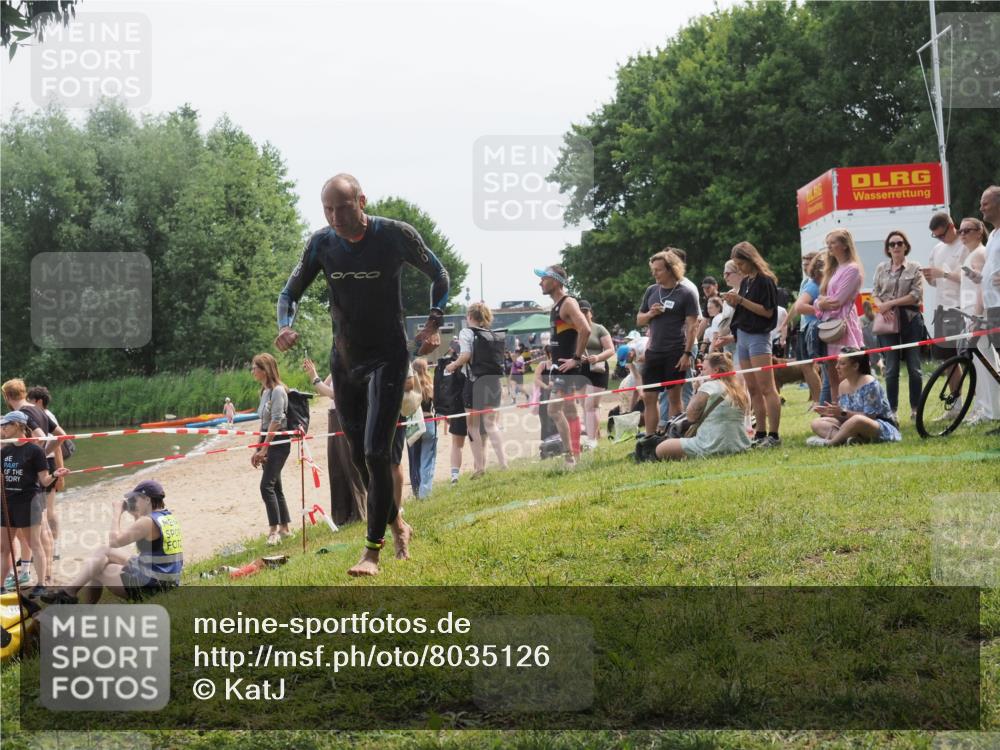 15.06.2025 - 27. Vierlanden-Triathlon KatJ http://msf.ph/oto/8035126 15.06.2025 11:19:33 Schwimmen 875, 878, 895, 923 meine-sportfotos.de