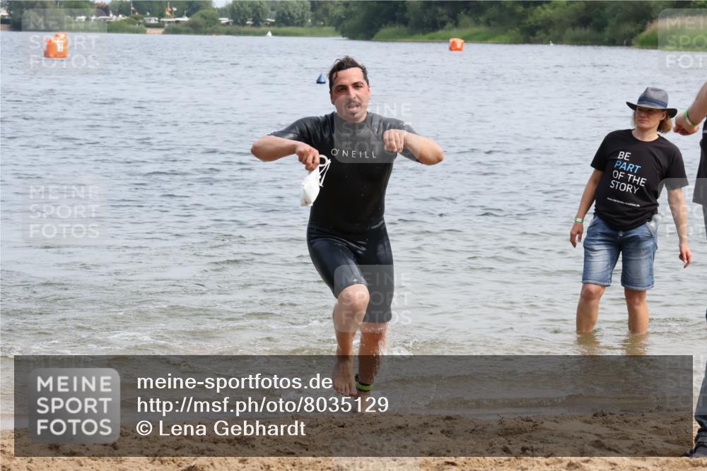 15.06.2025 - 27. Vierlanden-Triathlon Lena Gebhardt http://msf.ph/oto/8035129 15.06.2025 11:21:23 Schwimmen 929, 931, 967 meine-sportfotos.de