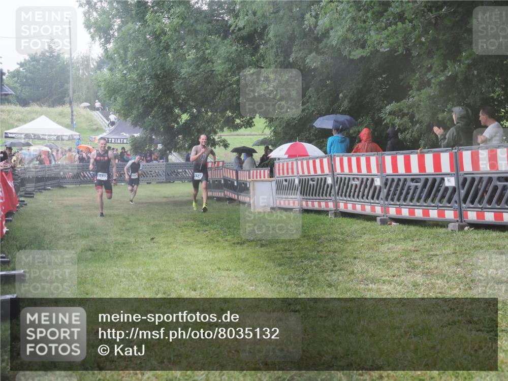 21.06.2025 - 27. Vierlanden-Triathlon KatJ http://msf.ph/oto/8035132 15.06.2025 13:50:48 Ziel 1098, 1108, 1120, 1132, 1134, 1136 meine-sportfotos.de