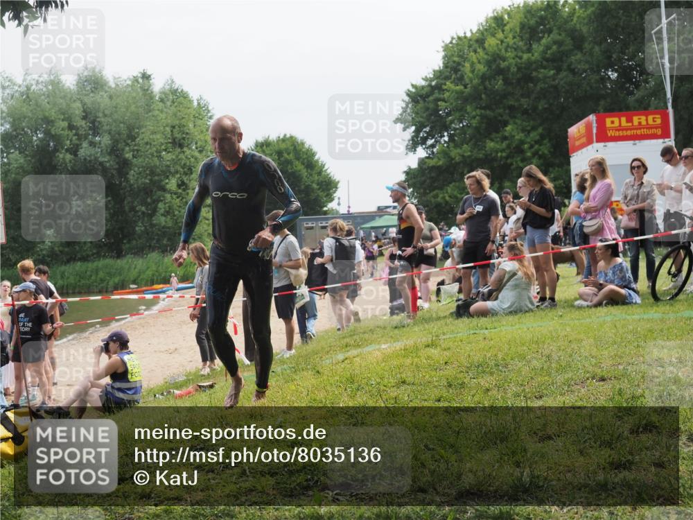 15.06.2025 - 27. Vierlanden-Triathlon KatJ http://msf.ph/oto/8035136 15.06.2025 11:19:33 Schwimmen 875, 878, 895, 923 meine-sportfotos.de