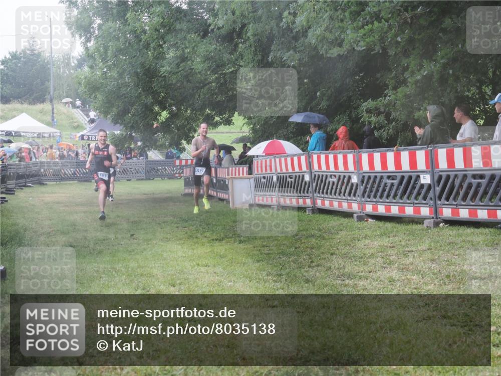 21.06.2025 - 27. Vierlanden-Triathlon KatJ http://msf.ph/oto/8035138 15.06.2025 13:50:49 Ziel 1098, 1108, 1120, 1132, 1134, 1136 meine-sportfotos.de