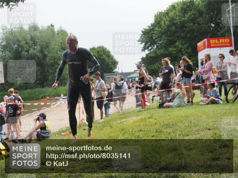 15.06.2025 - 27. Vierlanden-Triathlon KatJ http://msf.ph/oto/8035141 15.06.2025 11:19:33 Schwimmen 875, 878, 895, 923 meine-sportfotos.de